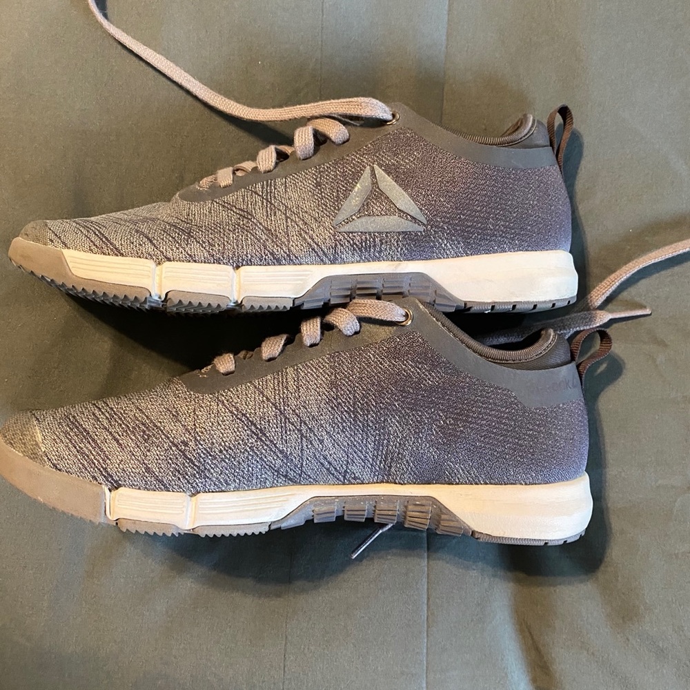 Reebok’s tennis shoes woman size 8